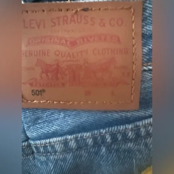 Vintage Levi's Blue Jeans with Yellow Floral Embroidery - Picture 11 of 12